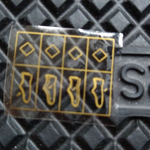 Michael kors flip flops NWOT - Picture 7 of 8